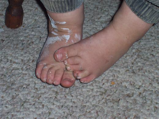 Awhh, what cute innocent little feet.